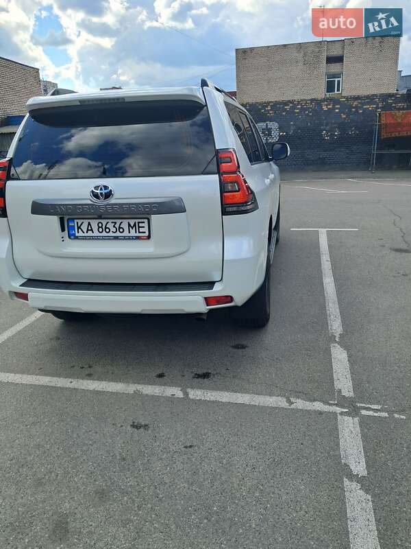 Внедорожник / Кроссовер Toyota Land Cruiser Prado 2019 в Киеве