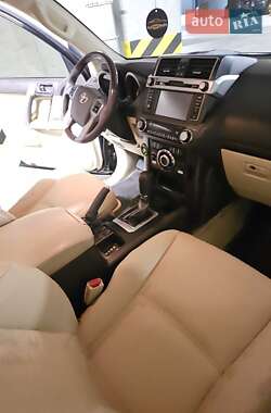 Внедорожник / Кроссовер Toyota Land Cruiser Prado 2014 в 