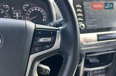 Позашляховик / Кросовер Toyota Land Cruiser Prado 2021 в 