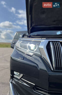Позашляховик / Кросовер Toyota Land Cruiser Prado 2021 в 