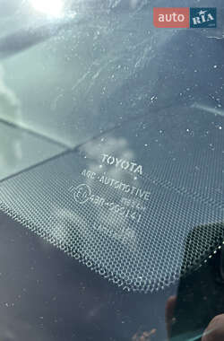 Позашляховик / Кросовер Toyota Land Cruiser Prado 2021 в 