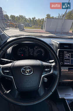Позашляховик / Кросовер Toyota Land Cruiser Prado 2021 в 