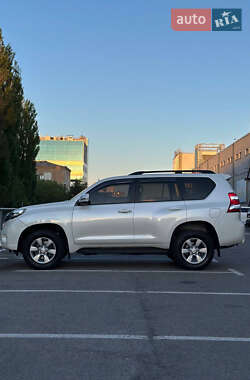 Позашляховик / Кросовер Toyota Land Cruiser Prado 2015 в 