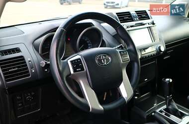 Позашляховик / Кросовер Toyota Land Cruiser Prado 2016 в 