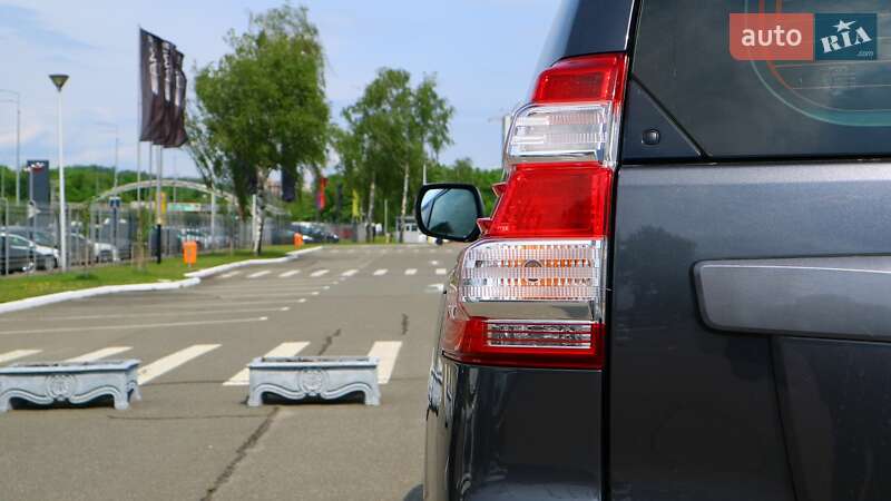 Внедорожник / Кроссовер Toyota Land Cruiser Prado 2016 в Киеве