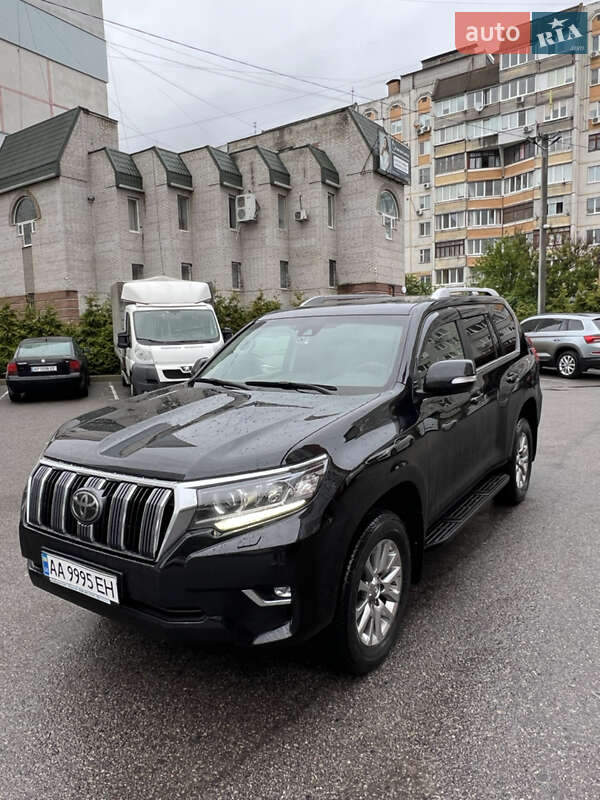 Внедорожник / Кроссовер Toyota Land Cruiser Prado 2017 в 