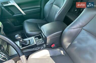 Позашляховик / Кросовер Toyota Land Cruiser Prado 2019 в 