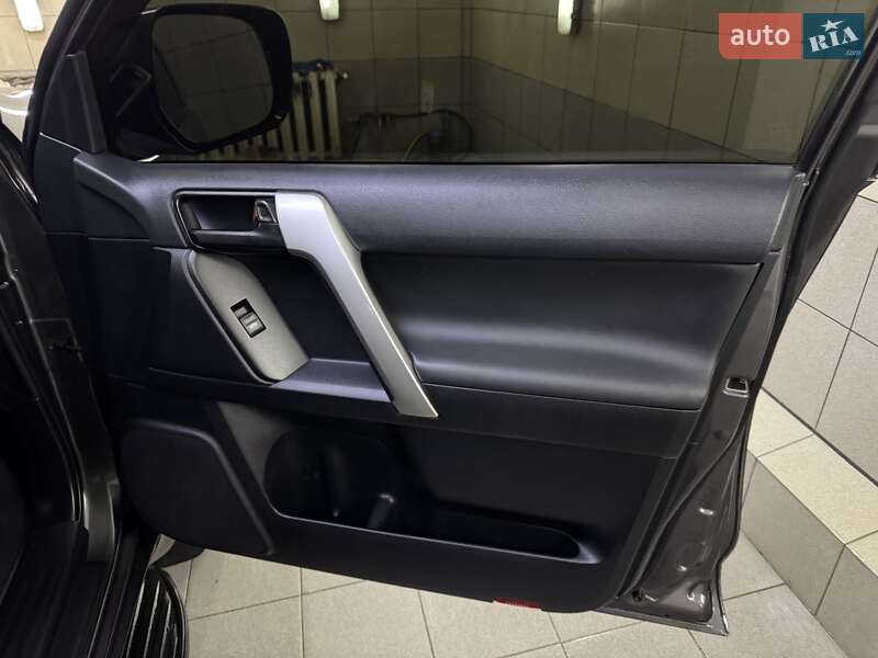 Позашляховик / Кросовер Toyota Land Cruiser Prado 2019 в Умані
