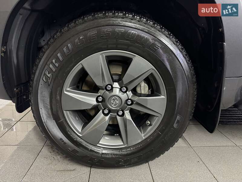 Позашляховик / Кросовер Toyota Land Cruiser Prado 2019 в Умані