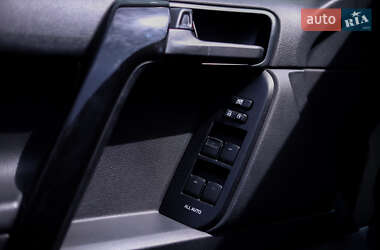 Позашляховик / Кросовер Toyota Land Cruiser Prado 2013 в 