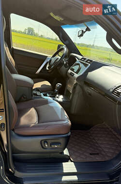Внедорожник / Кроссовер Toyota Land Cruiser Prado 2023 в 