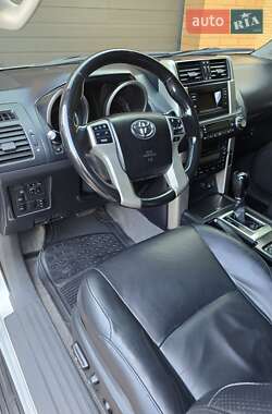 Внедорожник / Кроссовер Toyota Land Cruiser Prado 2010 в 