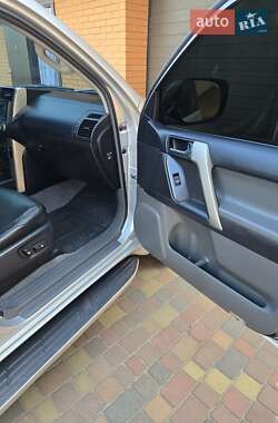 Внедорожник / Кроссовер Toyota Land Cruiser Prado 2010 в 
