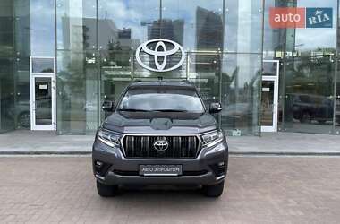 Внедорожник / Кроссовер Toyota Land Cruiser Prado 2022 в 