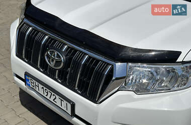 Позашляховик / Кросовер Toyota Land Cruiser Prado 2018 в 