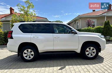Позашляховик / Кросовер Toyota Land Cruiser Prado 2018 в 