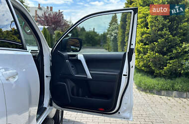 Позашляховик / Кросовер Toyota Land Cruiser Prado 2018 в 