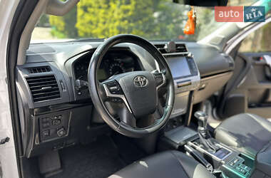 Позашляховик / Кросовер Toyota Land Cruiser Prado 2018 в 