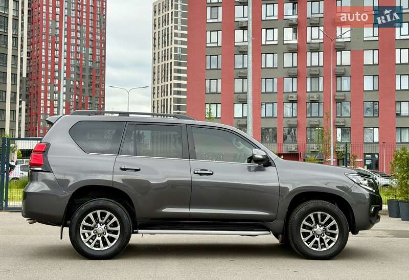 Внедорожник / Кроссовер Toyota Land Cruiser Prado 2017 в Киеве