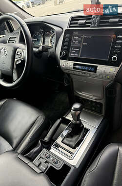 Внедорожник / Кроссовер Toyota Land Cruiser Prado 2020 в 
