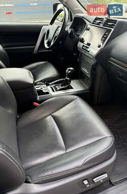 Внедорожник / Кроссовер Toyota Land Cruiser Prado 2020 в 