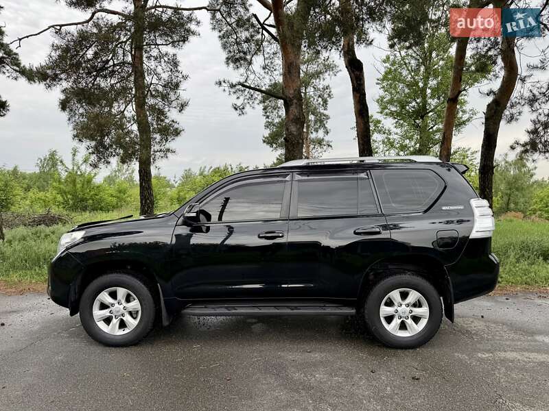 Позашляховик / Кросовер Toyota Land Cruiser Prado 2012 в Києві