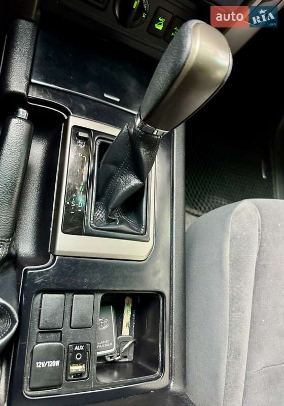 Позашляховик / Кросовер Toyota Land Cruiser Prado 2012 в Києві