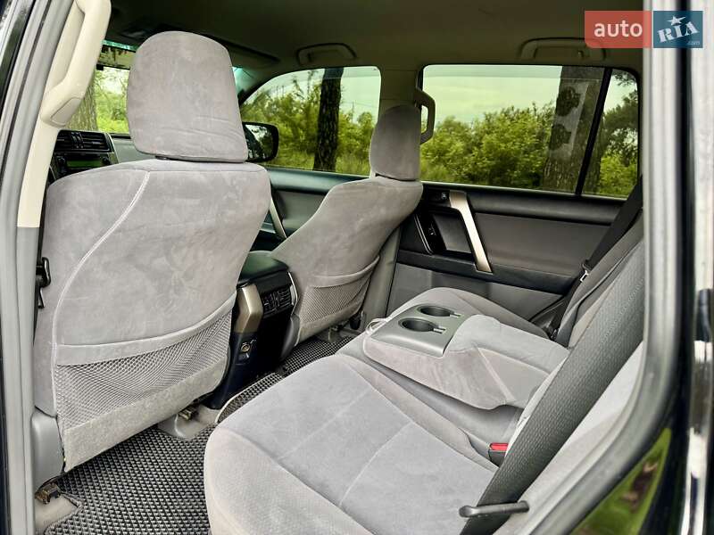 Позашляховик / Кросовер Toyota Land Cruiser Prado 2012 в Києві