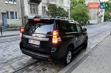 Внедорожник / Кроссовер Toyota Land Cruiser Prado 2016 в 