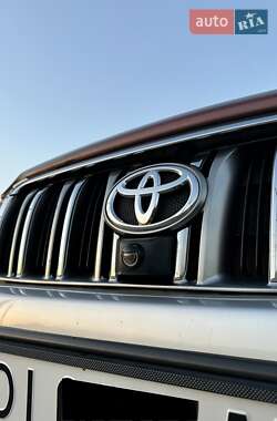 Внедорожник / Кроссовер Toyota Land Cruiser Prado 2010 в 