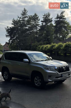 Позашляховик / Кросовер Toyota Land Cruiser Prado 2017 в 