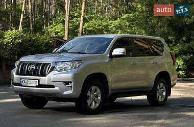 Позашляховик / Кросовер Toyota Land Cruiser Prado 2017 в 