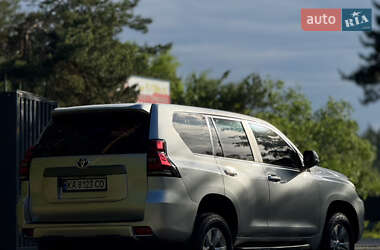 Позашляховик / Кросовер Toyota Land Cruiser Prado 2017 в 