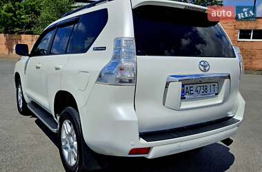 Позашляховик / Кросовер Toyota Land Cruiser Prado 2012 в 