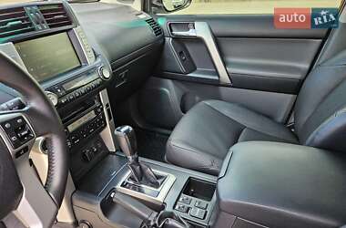 Позашляховик / Кросовер Toyota Land Cruiser Prado 2012 в 