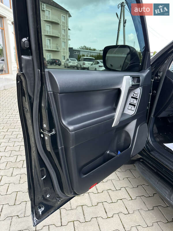 Внедорожник / Кроссовер Toyota Land Cruiser Prado 2019 в Черновцах