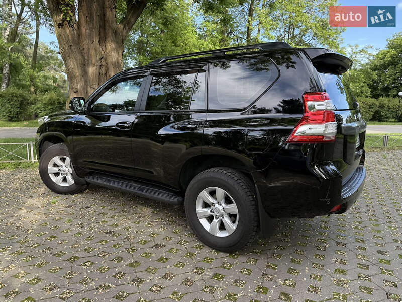 Позашляховик / Кросовер Toyota Land Cruiser Prado 2017 в Києві