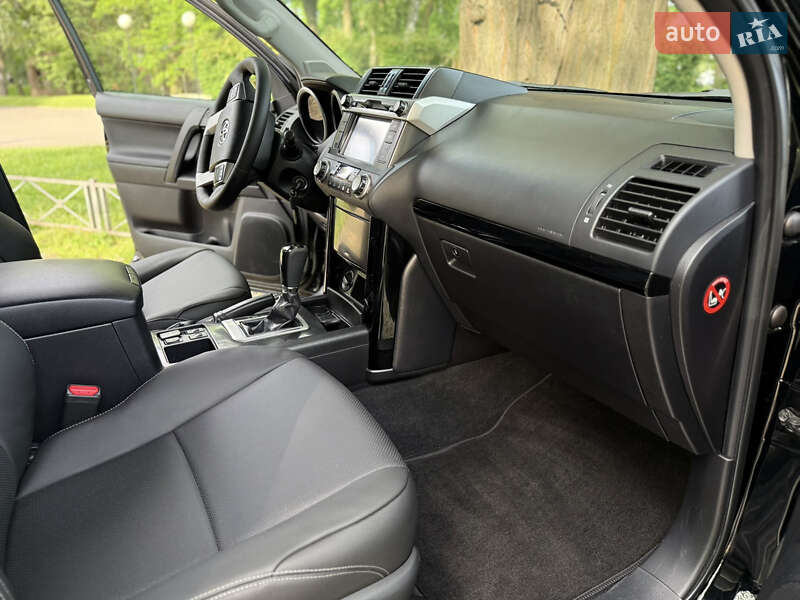 Позашляховик / Кросовер Toyota Land Cruiser Prado 2017 в Києві
