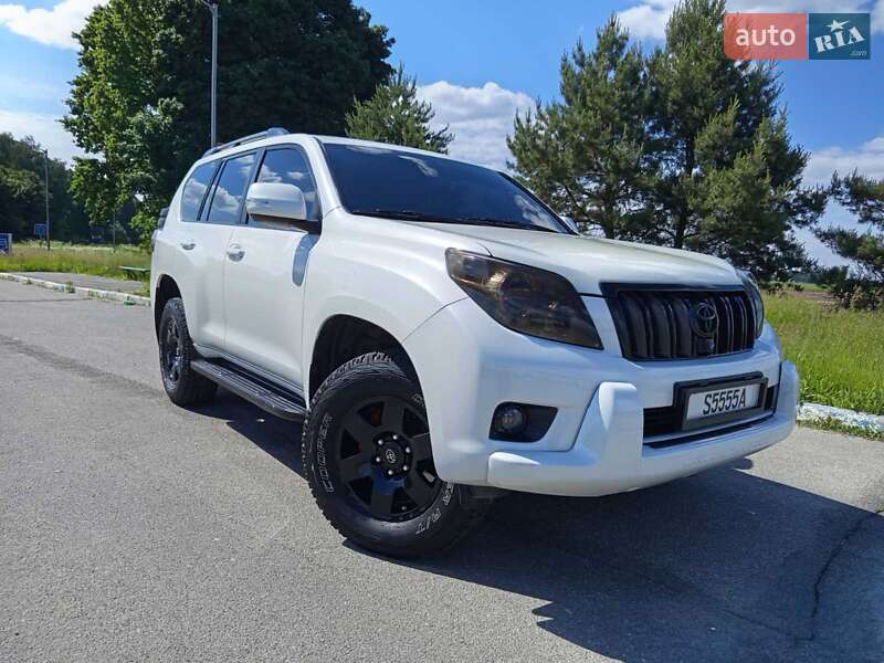 Внедорожник / Кроссовер Toyota Land Cruiser Prado 2011 в Мене
