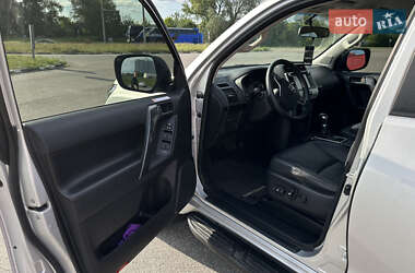Позашляховик / Кросовер Toyota Land Cruiser Prado 2020 в 