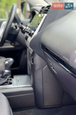 Внедорожник / Кроссовер Toyota Land Cruiser Prado 2023 в 