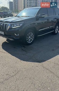 Позашляховик / Кросовер Toyota Land Cruiser Prado 2019 в 