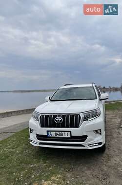 Внедорожник / Кроссовер Toyota Land Cruiser Prado 2019 в 