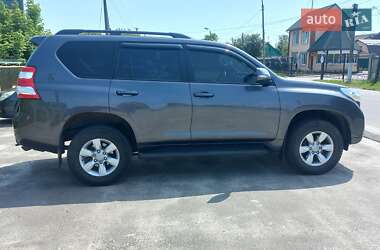Позашляховик / Кросовер Toyota Land Cruiser Prado 2017 в 