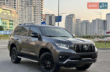 Внедорожник / Кроссовер Toyota Land Cruiser Prado 2022 в 