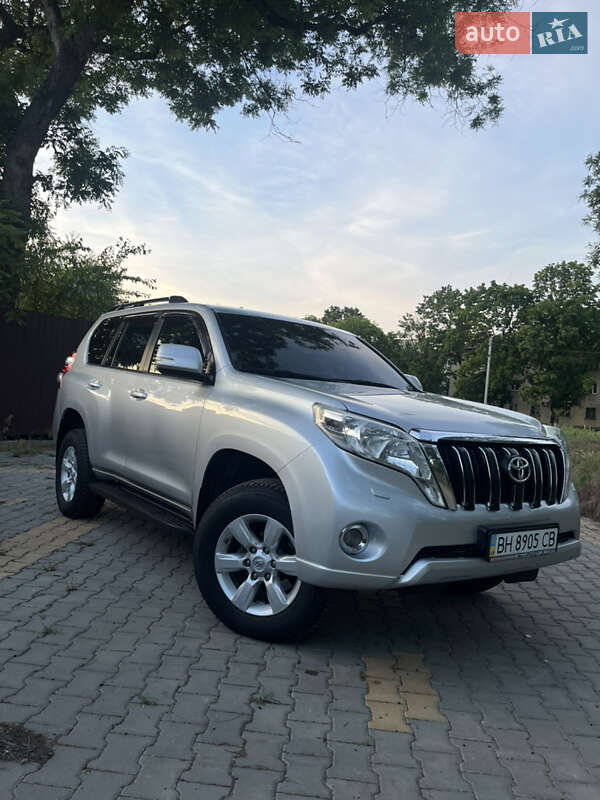 Внедорожник / Кроссовер Toyota Land Cruiser Prado 2013 в 