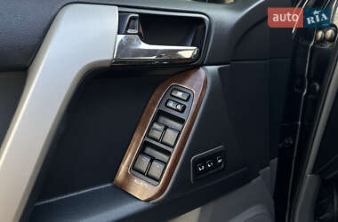Позашляховик / Кросовер Toyota Land Cruiser Prado 2011 в 