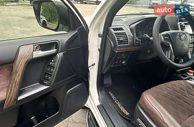 Позашляховик / Кросовер Toyota Land Cruiser Prado 2019 в 