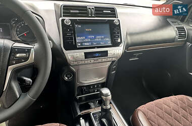 Позашляховик / Кросовер Toyota Land Cruiser Prado 2019 в 
