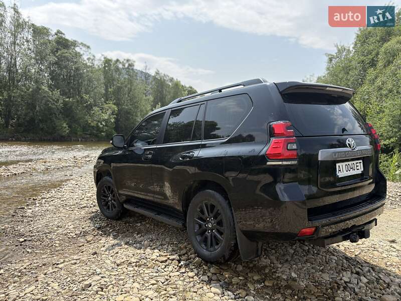 Toyota Land Cruiser Prado 2023